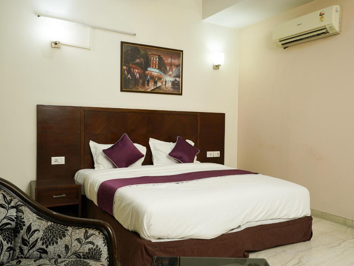 Lime Tree Hotel Sushant Lok Gurgaon Sector 29 Next To Iffco Chowk Metro Eksteriør billede
