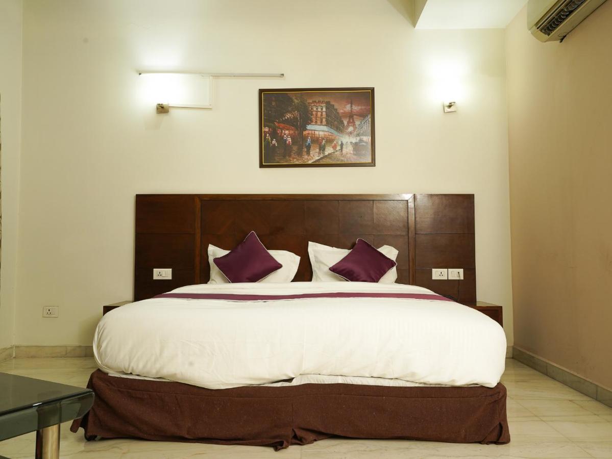 Lime Tree Hotel Sushant Lok Gurgaon Sector 29 Next To Iffco Chowk Metro Eksteriør billede
