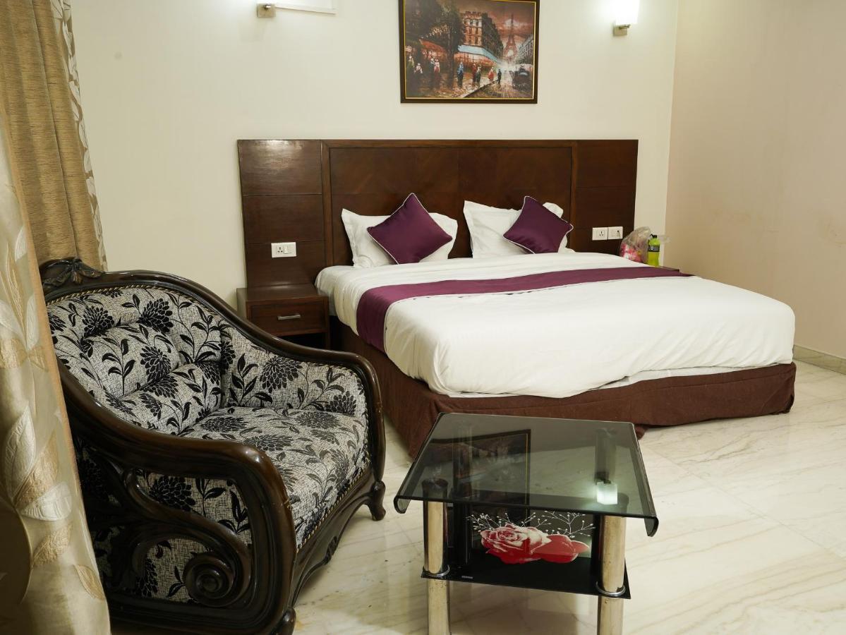 Lime Tree Hotel Sushant Lok Gurgaon Sector 29 Next To Iffco Chowk Metro Eksteriør billede