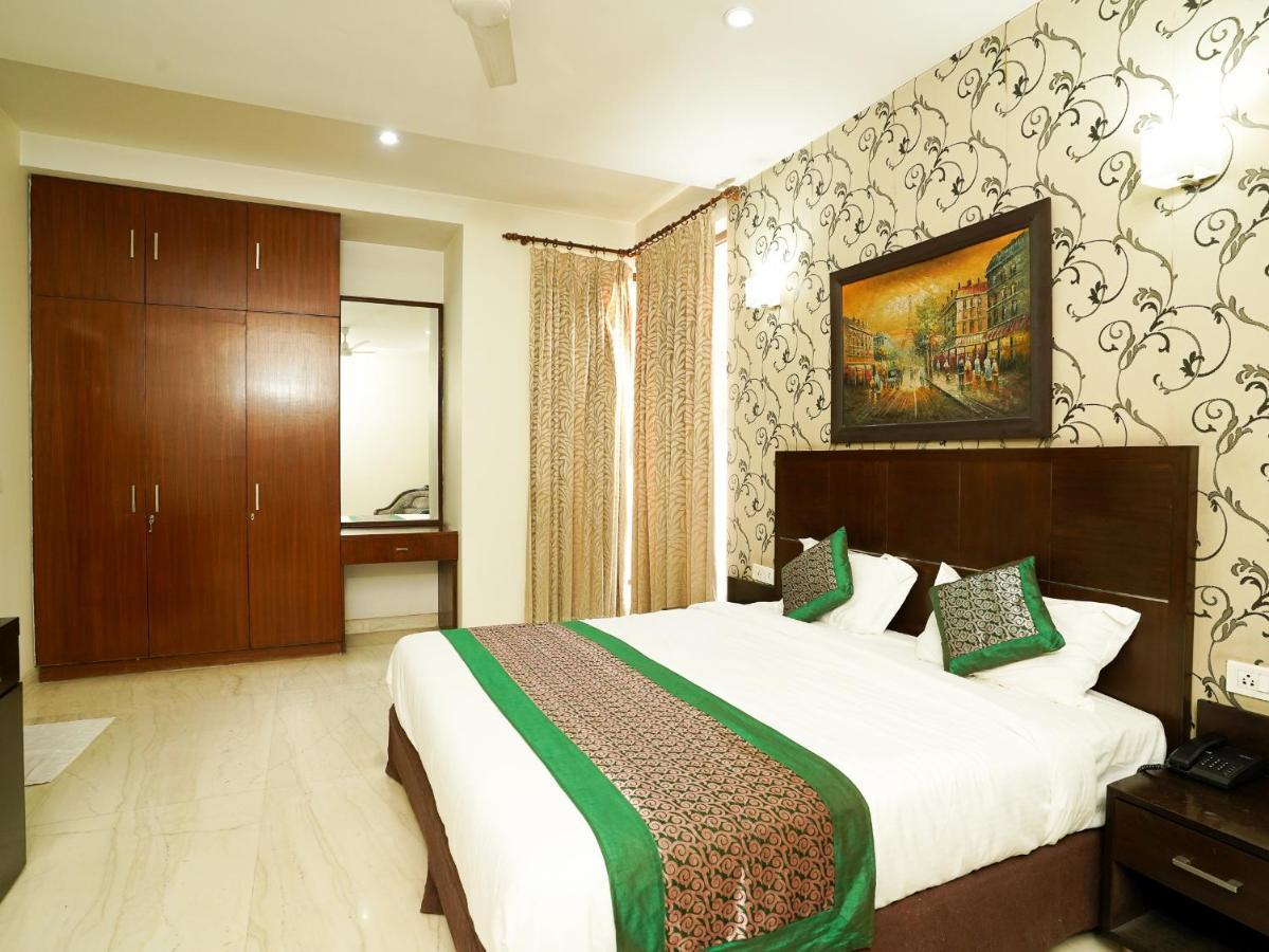 Lime Tree Hotel Sushant Lok Gurgaon Sector 29 Next To Iffco Chowk Metro Eksteriør billede