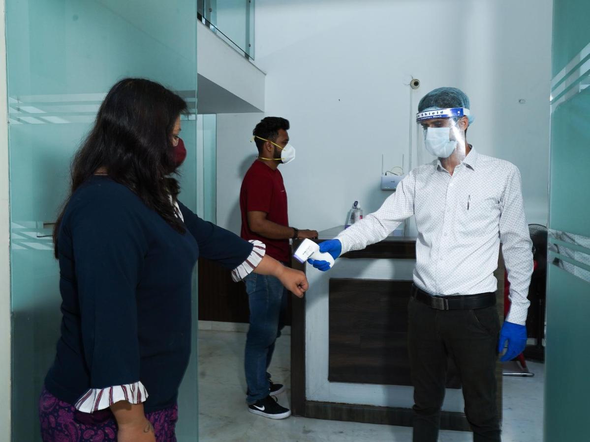Lime Tree Hotel Sushant Lok Gurgaon Sector 29 Next To Iffco Chowk Metro Eksteriør billede