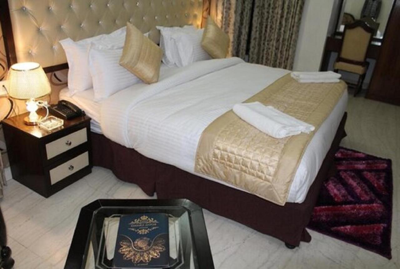Lime Tree Hotel Sushant Lok Gurgaon Sector 29 Next To Iffco Chowk Metro Eksteriør billede