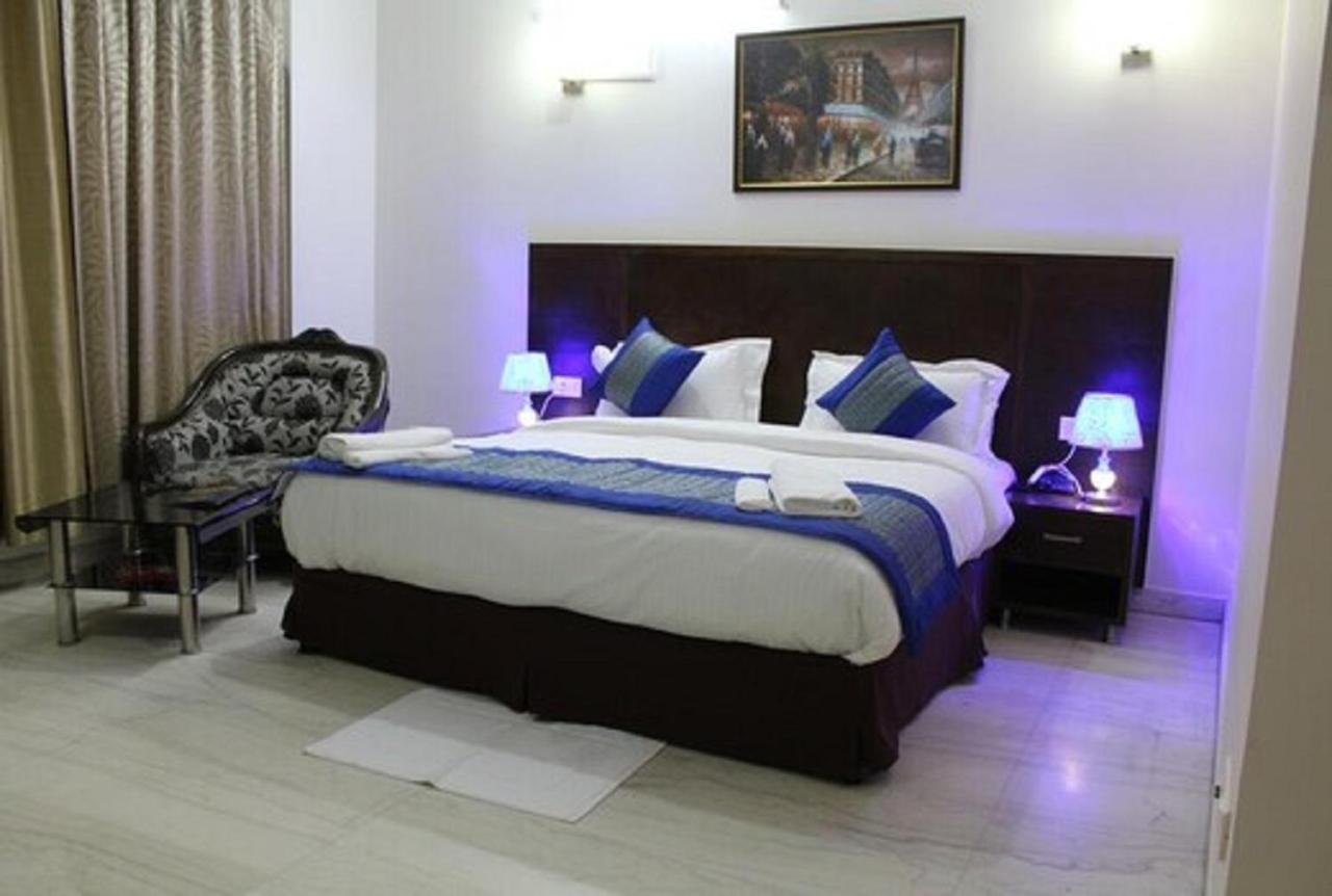 Lime Tree Hotel Sushant Lok Gurgaon Sector 29 Next To Iffco Chowk Metro Eksteriør billede