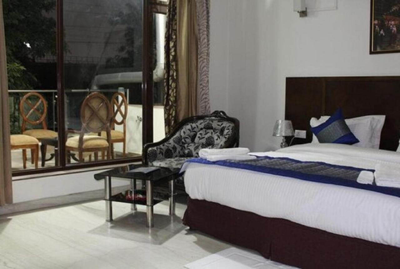 Lime Tree Hotel Sushant Lok Gurgaon Sector 29 Next To Iffco Chowk Metro Eksteriør billede