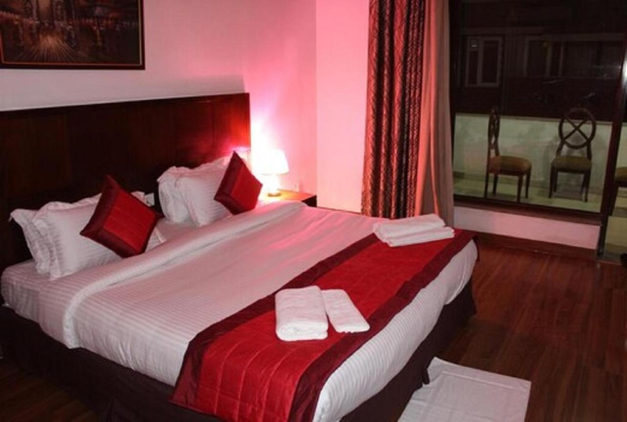 Lime Tree Hotel Sushant Lok Gurgaon Sector 29 Next To Iffco Chowk Metro Eksteriør billede