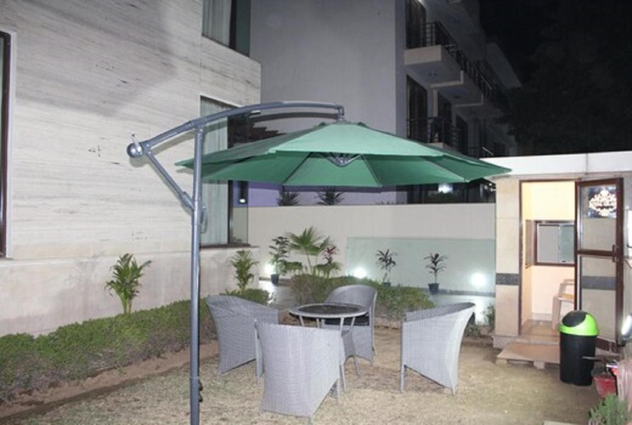 Lime Tree Hotel Sushant Lok Gurgaon Sector 29 Next To Iffco Chowk Metro Eksteriør billede