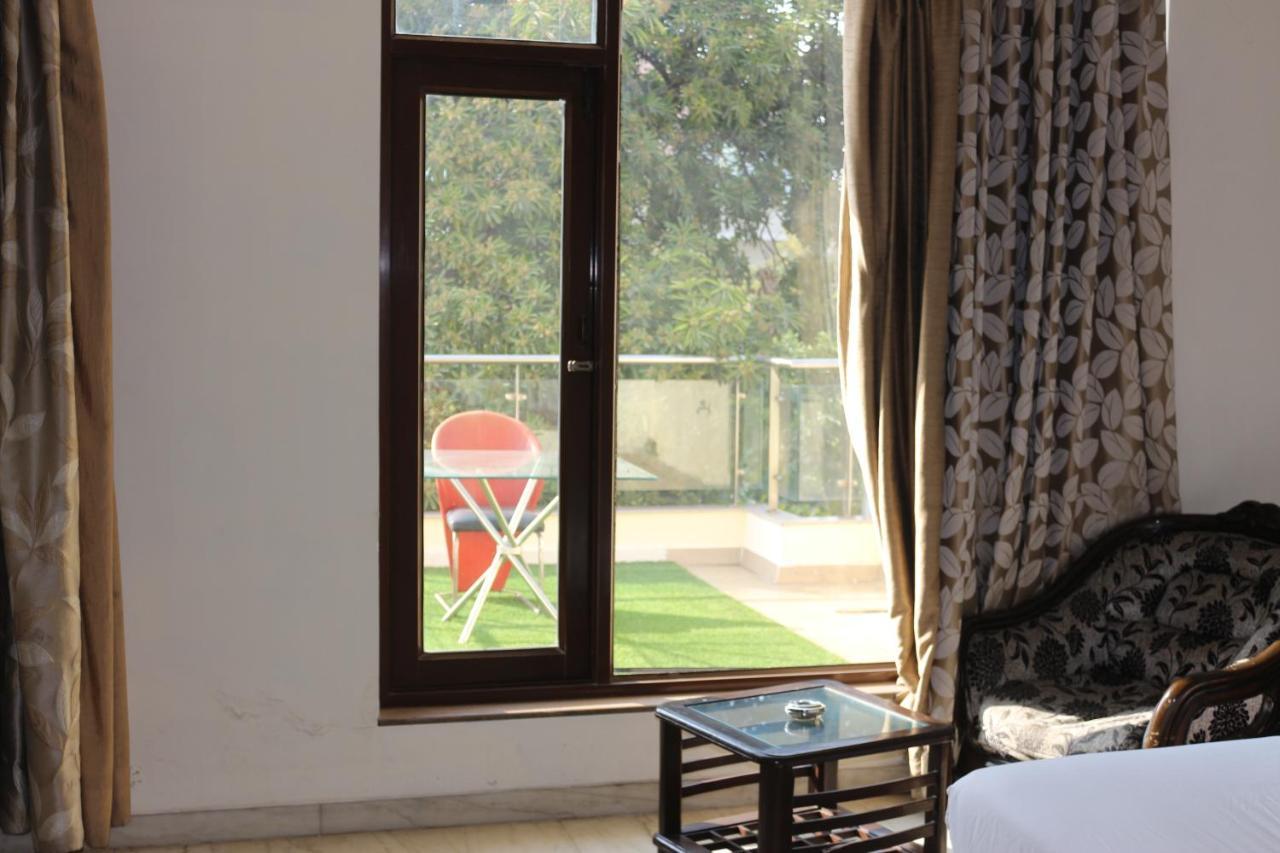 Lime Tree Hotel Sushant Lok Gurgaon Sector 29 Next To Iffco Chowk Metro Eksteriør billede