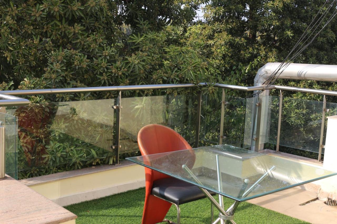 Lime Tree Hotel Sushant Lok Gurgaon Sector 29 Next To Iffco Chowk Metro Eksteriør billede